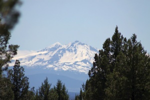 Sisters Mountains Oregon 1025