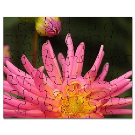 dahlia_flower_in_the_flower_bed_puzzle.jpg
